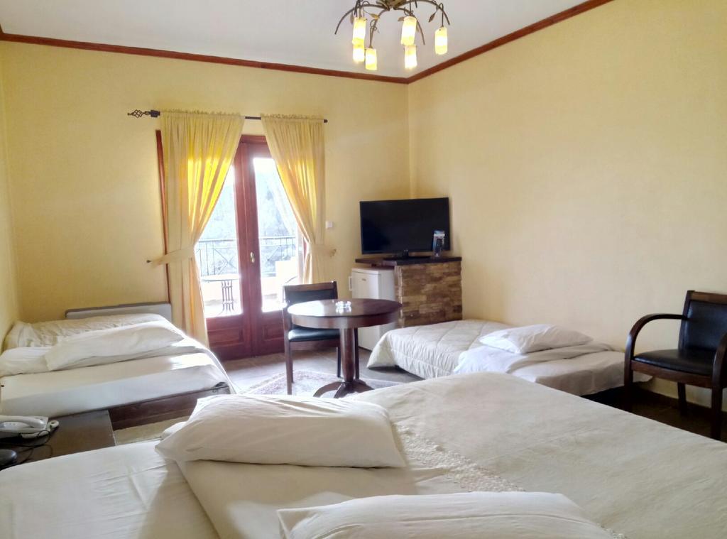 Hotel Loggas Sidhirokhorion Bagian luar foto
