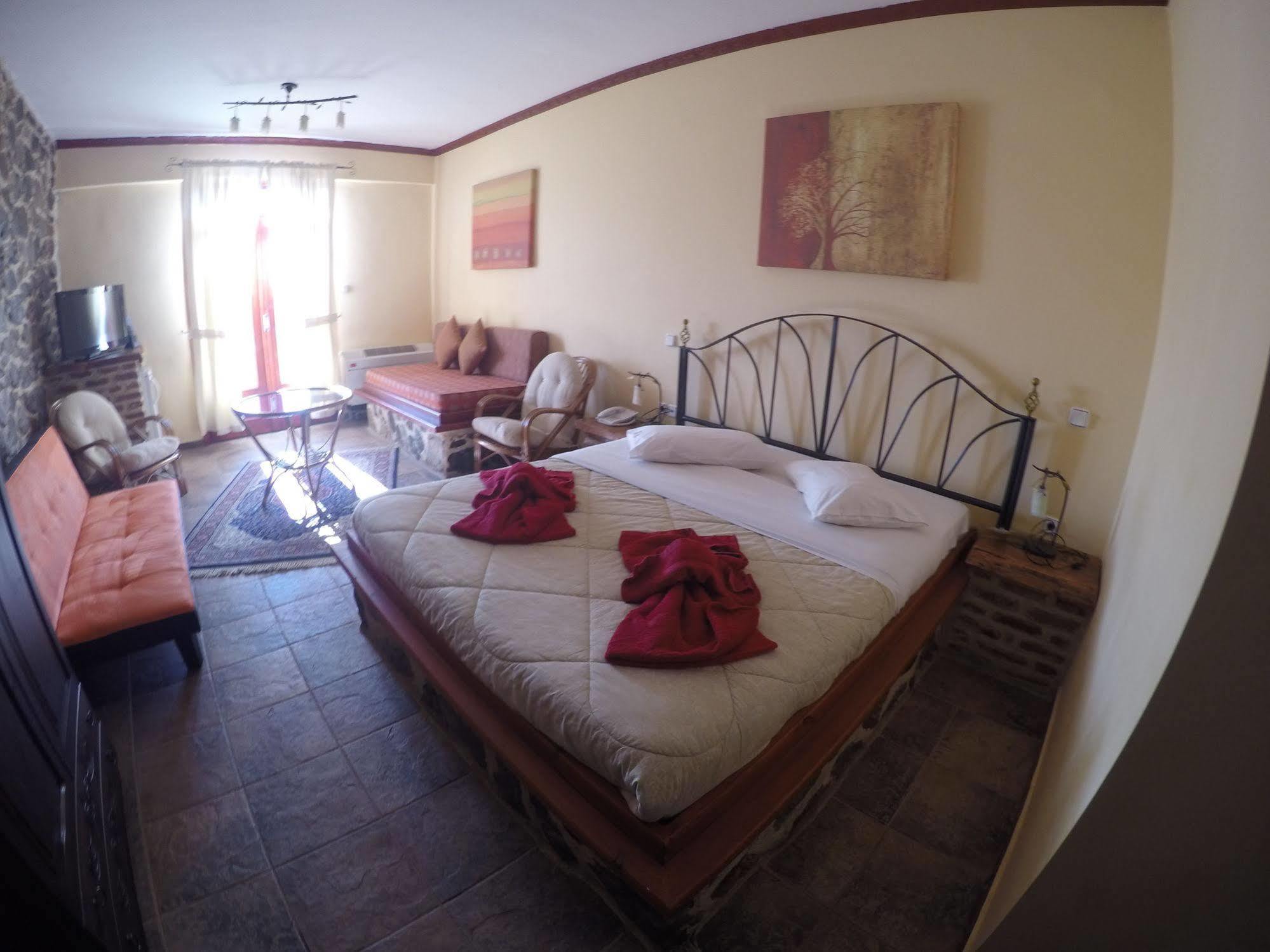 Hotel Loggas Sidhirokhorion Bagian luar foto