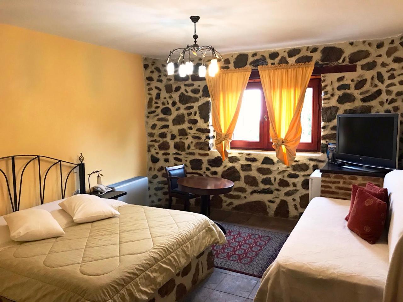 Hotel Loggas Sidhirokhorion Bagian luar foto